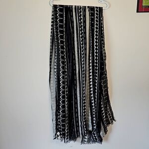 Nicole Marciano Fringe hem pashmina scarf Poncho one size NWT cream/black